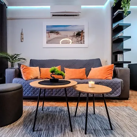 La Plaza Apartment *